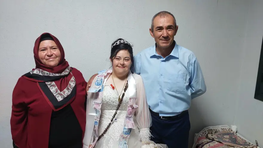 Denizli'de down sendromlu Esra'nın düğün hayali gerçek oldu 8