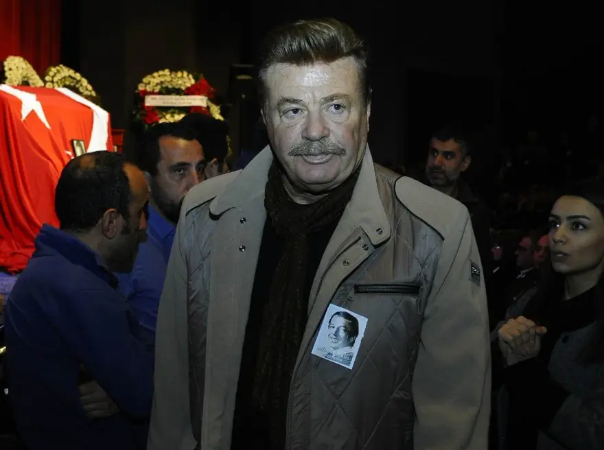 Münir Özkul son yolculuğuna uğurlandı 9 Münir Özkul son yolculuğuna uğurlandı 9