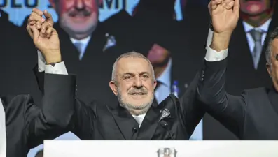 Beşiktaş'ta divan kurulu başkanı Ahmet Ürkmezgil, mazbatasını aldı