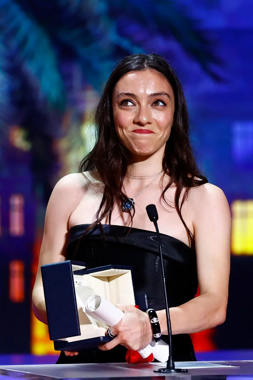 Merve Dizdar Cannes Film Festivali'nde en iyi kadın oyuncu ödülünü aldı 6