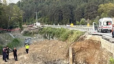 Otomobil dereye uçtu: Baba ve oğlu hayatını kaybetti