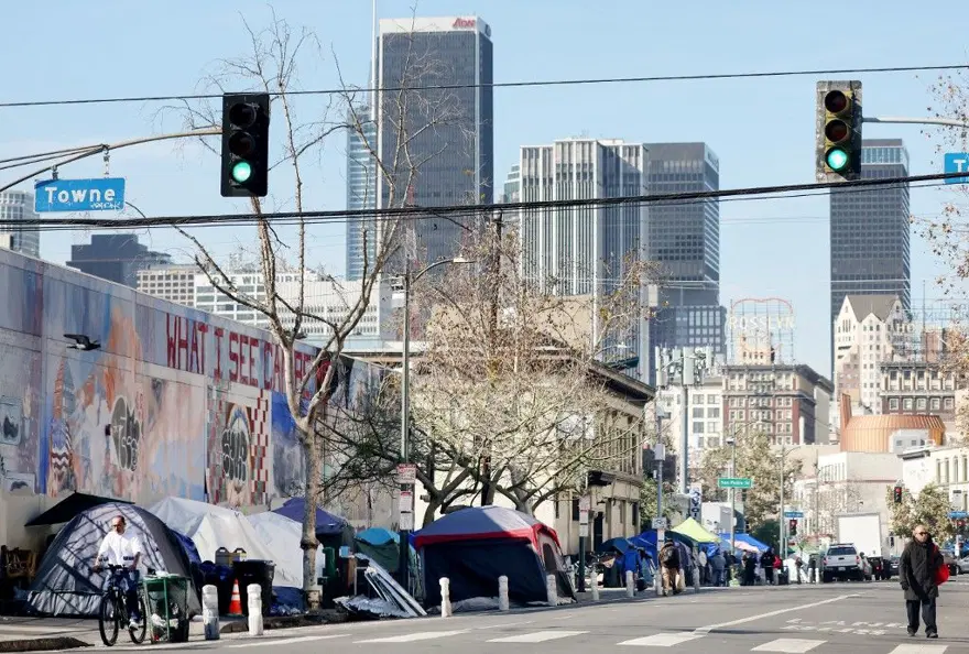 Los Angeles'ta 40 bin evsiz otellere yerleştirilecek 11