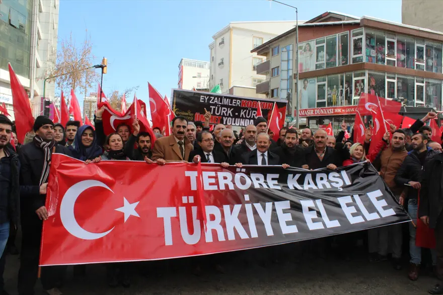 Van, Hakkari ve Bingöl'de terör saldırıları protesto edildi 9