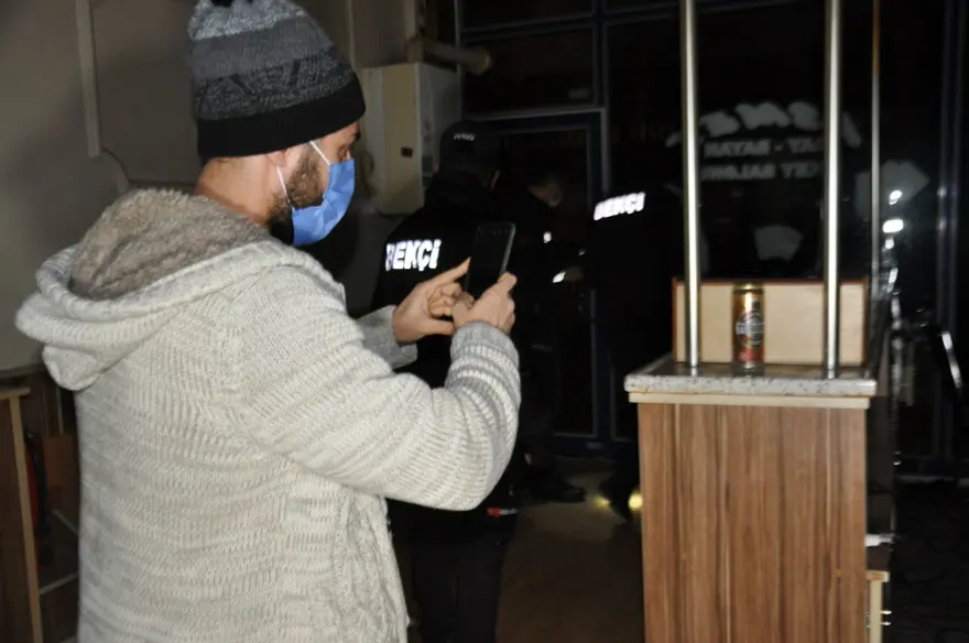 Polisin kapattığı kahvehaneyi 2 saat sonra yeniden açtılar 12