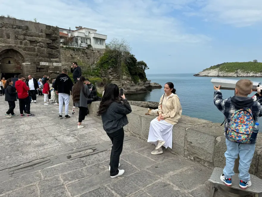 1 günde 20 bin araç gelince ilçeye girişler kapatıldı! 8