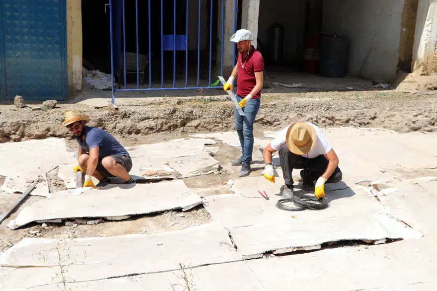 Kaçak kazıda bulunan mozaikler Zeugma Müzesi'ne taşınıyor 14 Kaçak kazıda bulunan mozaikler Zeugma Müzesi'ne taşınıyor 14