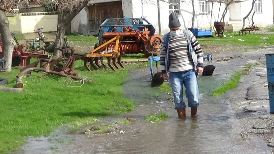 Kazdağları eteklerindeki köyün her yerinden su çıkıyor 1