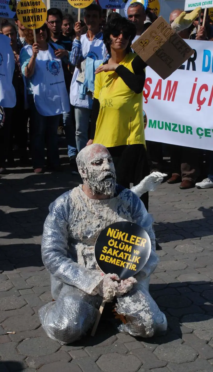 Kadıköy'de nükleer karşıtı eylem 8
