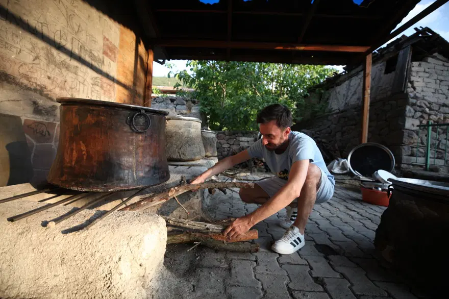Çankırı'da asırlık gelenek: Bakır kazanlarda pişiriliyor 4 Çankırı'da asırlık gelenek: Bakır kazanlarda pişiriliyor 4