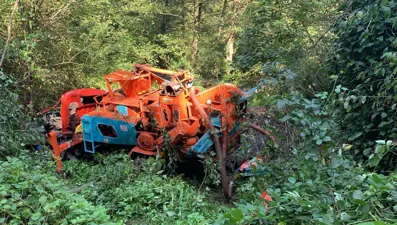 Giresun'da kamyon uçuruma yuvarlandı, sürücü öldü