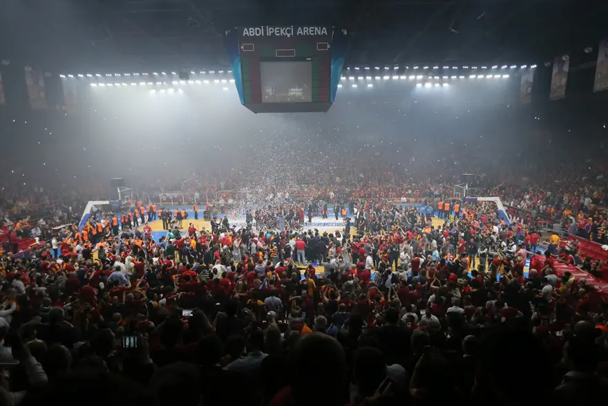 Galatasaray Odeabank, şampiyonluk kupasını kaldırdı 6