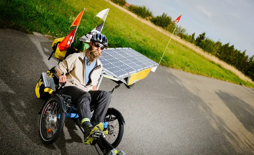 Güneş enerjili bisikletiyle dünyayı geziyor 6
