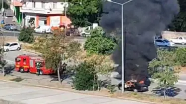 Çanakkale'de park halindeki otomobil alev alev yandı