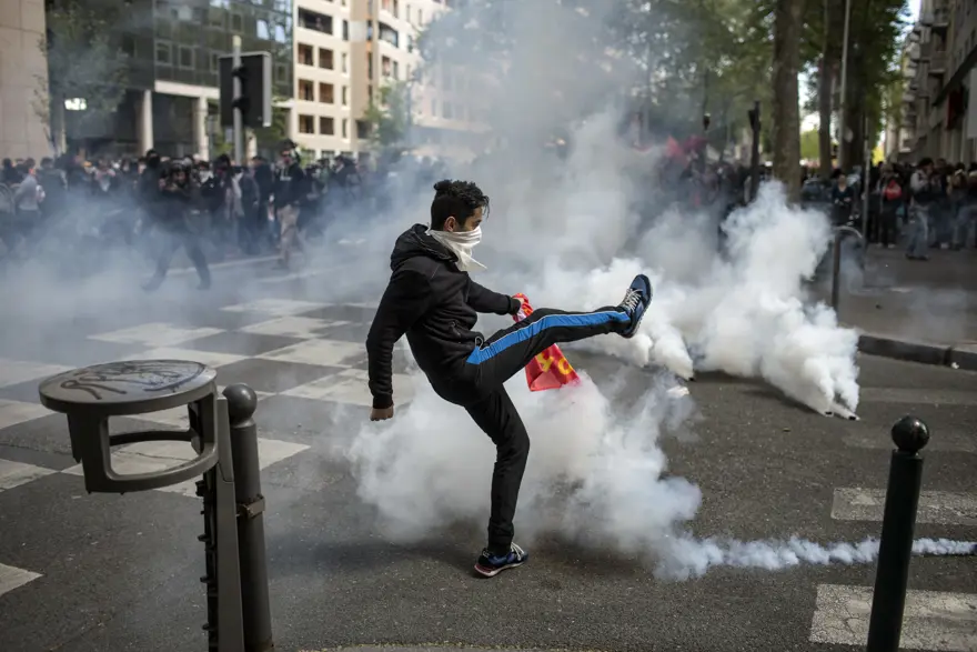 Fransa'daki çalışma yasası protesto edildi 1