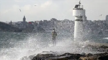 İstanbul Valiliği'nden kuvvetli rüzgar ve fırtına uyarısı