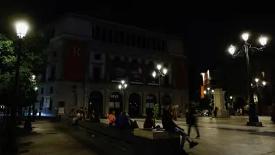 İspanya'nın enerji planı yürürlükte: Klima ve ışık kullanımına sınırlama geldi