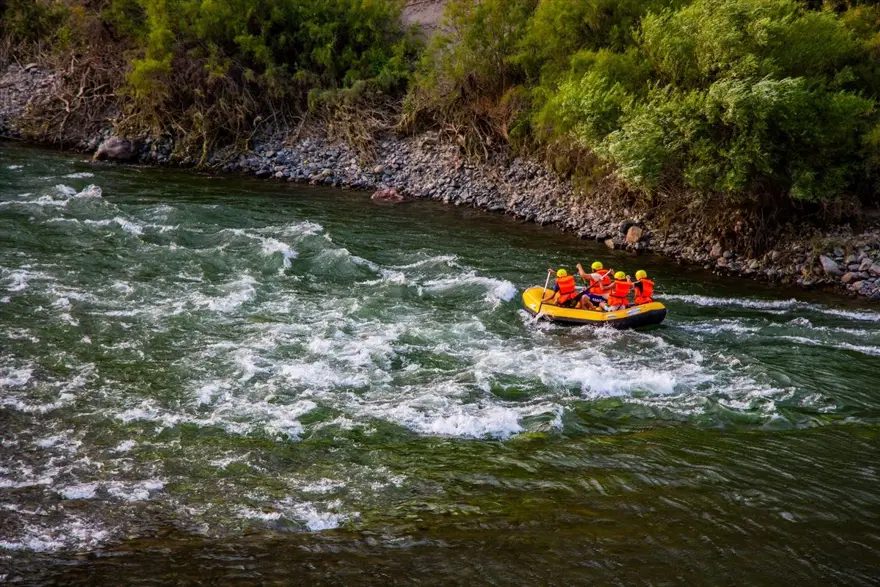 Elazığ'da Murat Nehri'nde rafting heyecanı 4 Elazığ'da Murat Nehri'nde rafting heyecanı 4