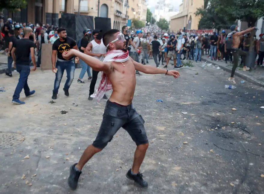 Beyrut'ta protestolar sürüyor 15