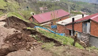 Trabzon'da heyelan tehlikesi: 5 ev boşaltıldı