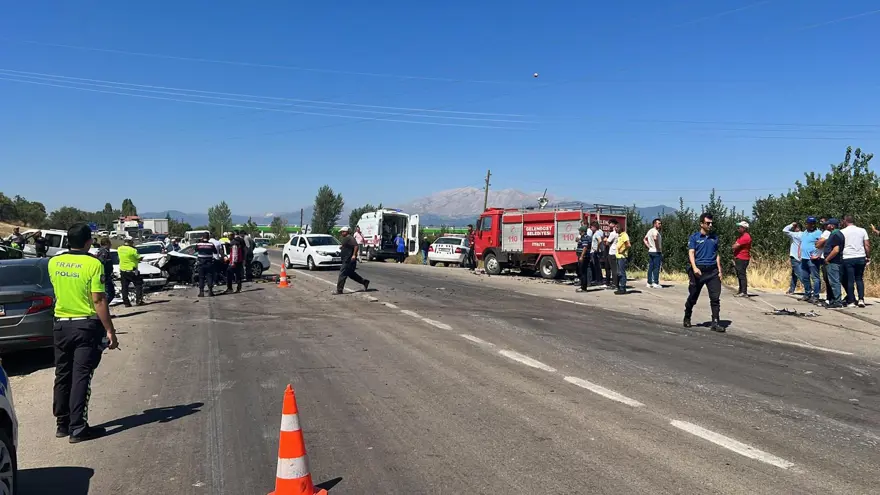 Isparta’da 4 aracın karıştığı zincirleme kaza: 2’si çocuk, 9 yaralı 1