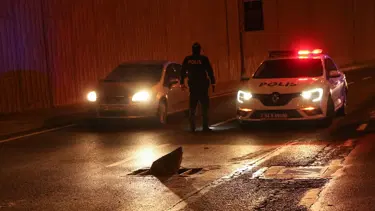 Şişli'de yan dönen rögar kapağı trafiği aksattı