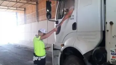 Plakasını bantla kapatan sürücüler radara yakalandı