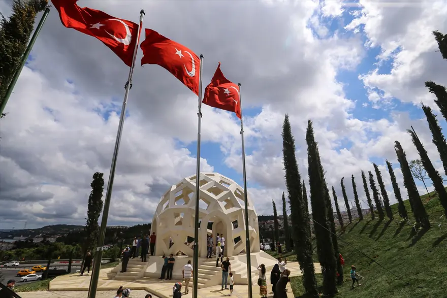 "Şehitler Makamı"na yoğun ilgi 4 "Şehitler Makamı"na yoğun ilgi 4