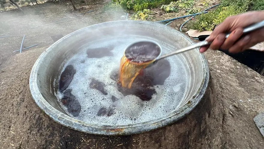 Doğal şifa kaynağı: Büyük kazanlarda odun ateşinde kaynatılıyor 2 Doğal şifa kaynağı: Büyük kazanlarda odun ateşinde kaynatılıyor 2