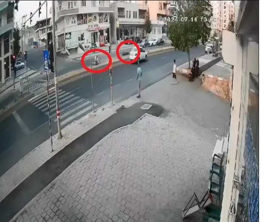 Metrelerce sürüklendiler: Motosiklet sürücülerinin feci kazası 2