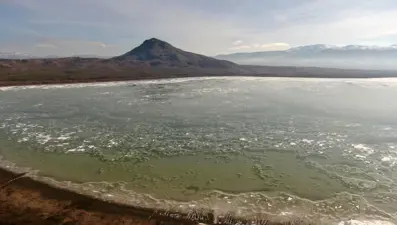 Burdur'daki Karataş Gölü dondu