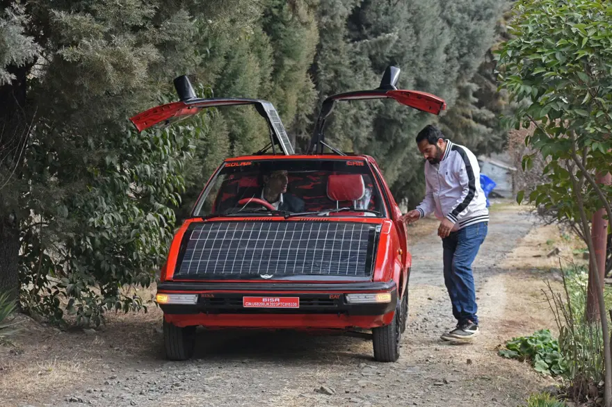 Hindistan'ın ilk yüksek teknolojili güneş arabası tanıtıldı 4