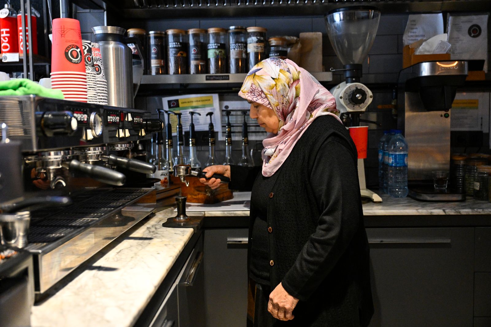Sosyal medyanın 'Barista Teyze'si: 70 yaşında yeni nesil kahveci