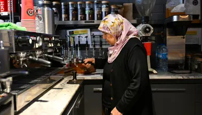 Sosyal medyanın 'Barista Teyze'si: 70 yaşında yeni nesil kahveci