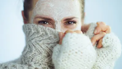 Dermatolog açıkladı: Hava soğuduğunda cildiniz neden kızarır?