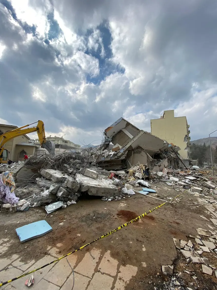 Depremde 29 kişinin can verdiği Özlem Bayraktar Apartmanı'nın şantiye şefinden "staj gibi" itirafı 3