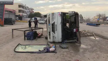 Adana'da tarım işçilerini taşıyan midibüsün devrildi: 15 kişi yaralandı