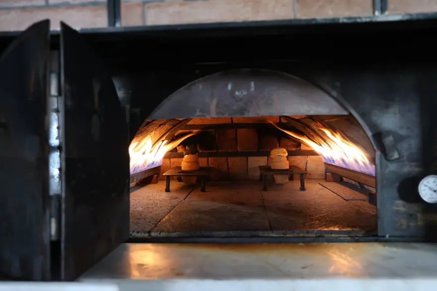 Bin yıllık lezzet: Kara fırınlarda 2 buçuk saatte pişiriliyor 1