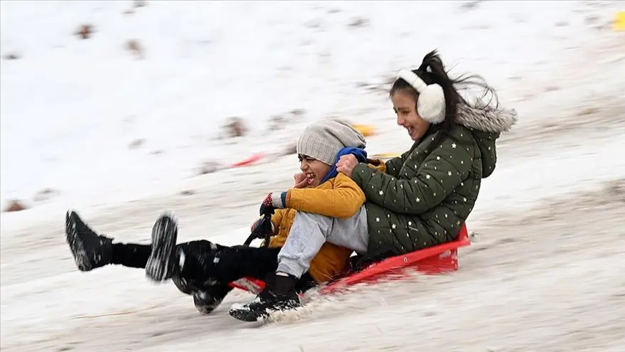 Valilikler tek tek duyurdu: Bugün okullar tatil mi, hangi illerde okullar tatil? (19 Şubat kar tatili olan iller) 