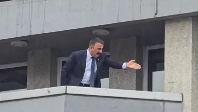 Binanın balkonundan bağırdı: Zonguldak Valisi'nden CHP'nin alternatif törenine tepki