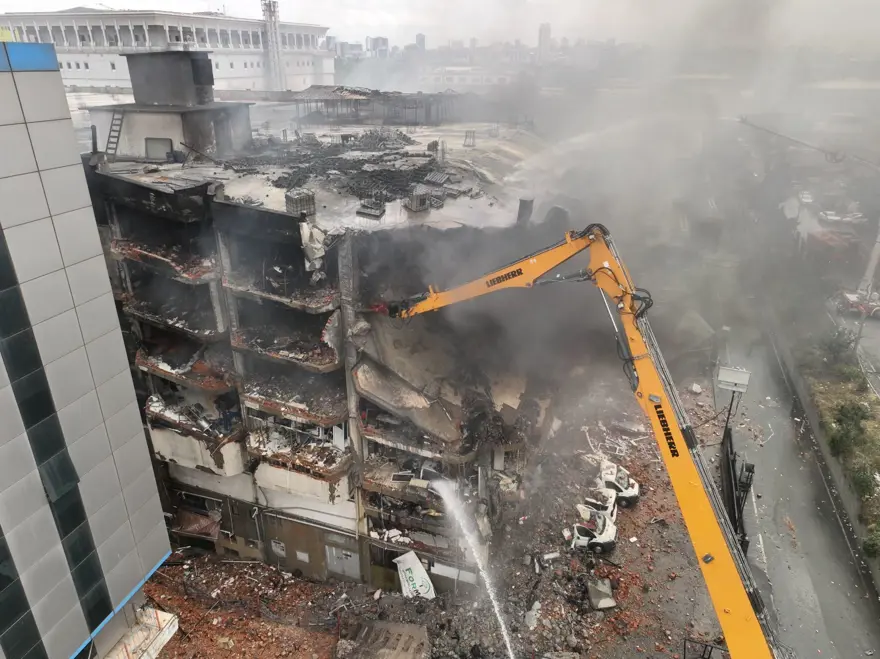 Başakşehir'de fabrikada çıkan yangını söndürme çalışmaları 3. gününde 5