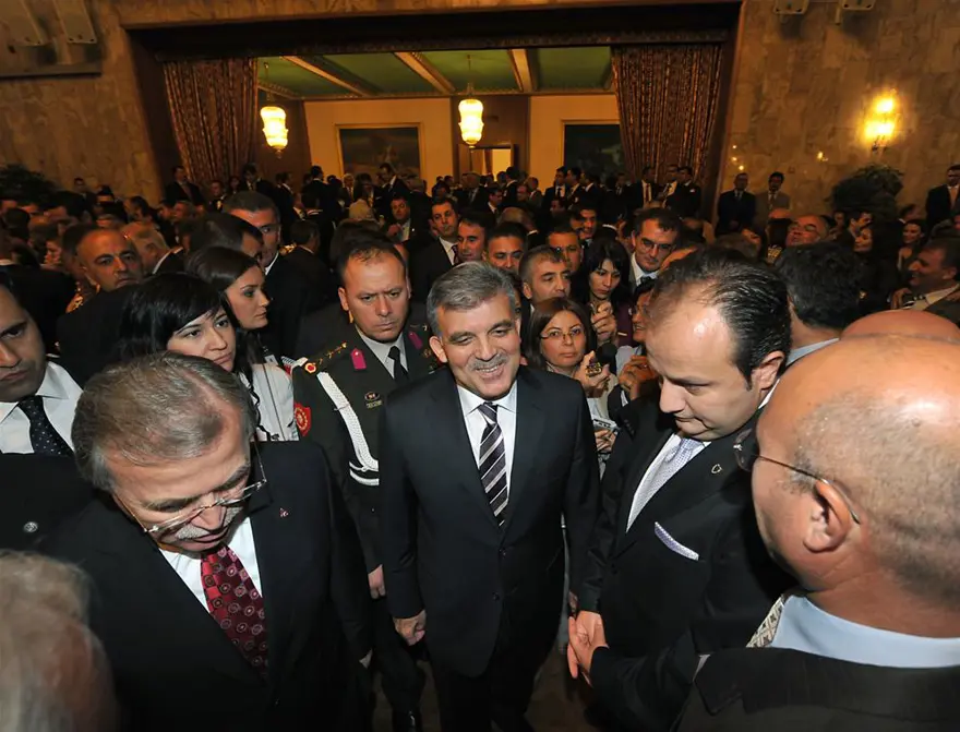 Siyasetçiler resepsiyonda buluştu 26