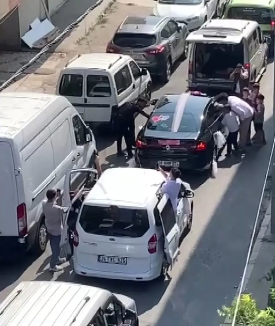 İstanbul’dadüğün konvoyu terörü: Silahla havaya ateş açtılar 3