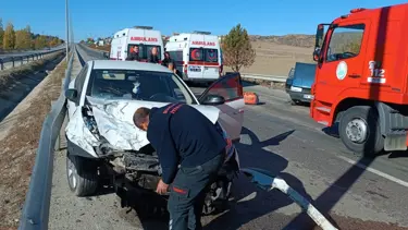 Çorum'da otomobiller çarpıştı: 3 yaralı