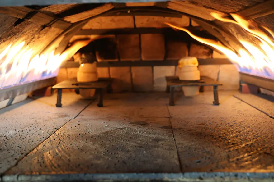 Bin yıllık lezzet: Kara fırınlarda 2 buçuk saatte pişiriliyor 2