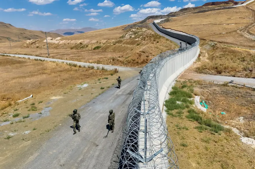 İran sınırına beton bariyer: 200 kilometresi tamamlandı 5 İran sınırına beton bariyer: 200 kilometresi tamamlandı 5