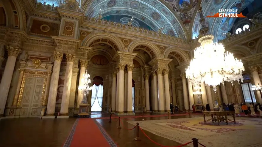 MERDİVENİN ETRAFINI SARAN SANAT 8