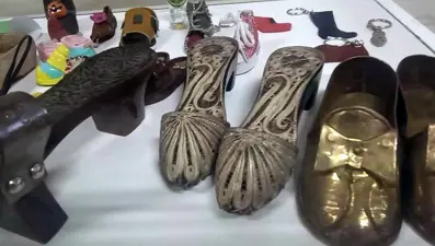 Sanatçı, iş insanı, rekortmenler ve sporcular... Ünlü isimlerin ayakkabıları bu müzede!