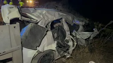 Ters şeride giren otomobil tankerle çarpıştı: 1 ölü, 2 yaralı