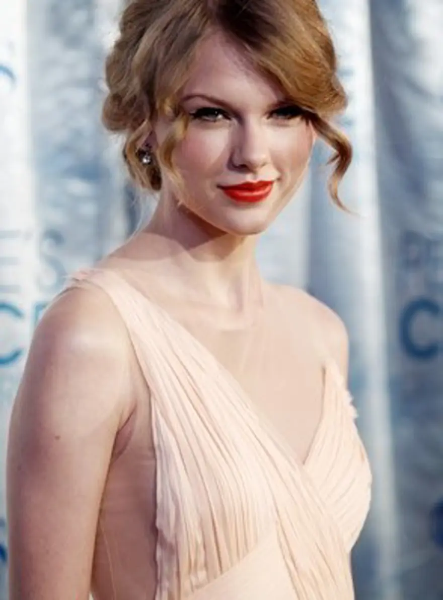 7- Taylor Swift 6