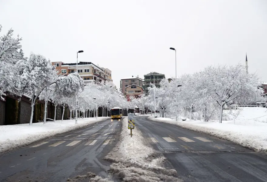 İstanbul'da kar yağışı devam ediyor (AKOM ilçe ilçe kar kalınlıklarını paylaştı) 11